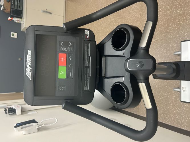 Life Fitness Lifecycle Upright Exercise Bike - Image 3